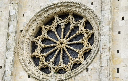 rose-window-1677746_1920